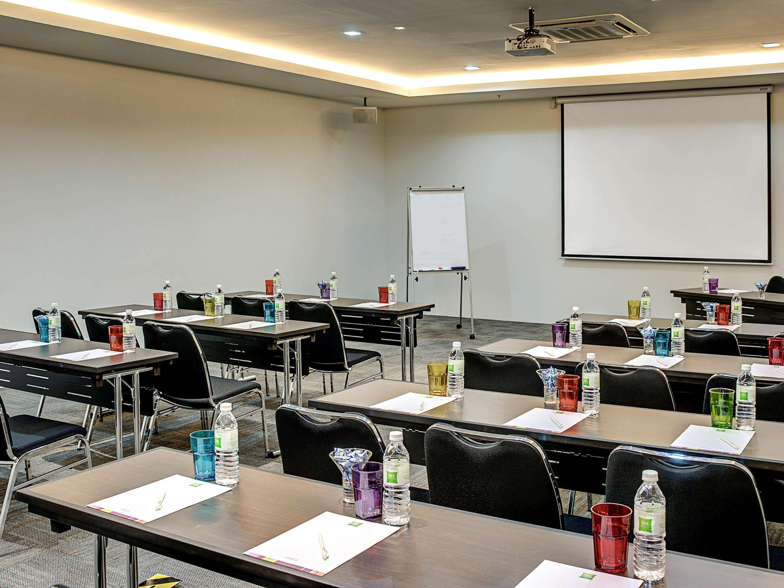 Ibis Styles Fraser Business Park Hotel